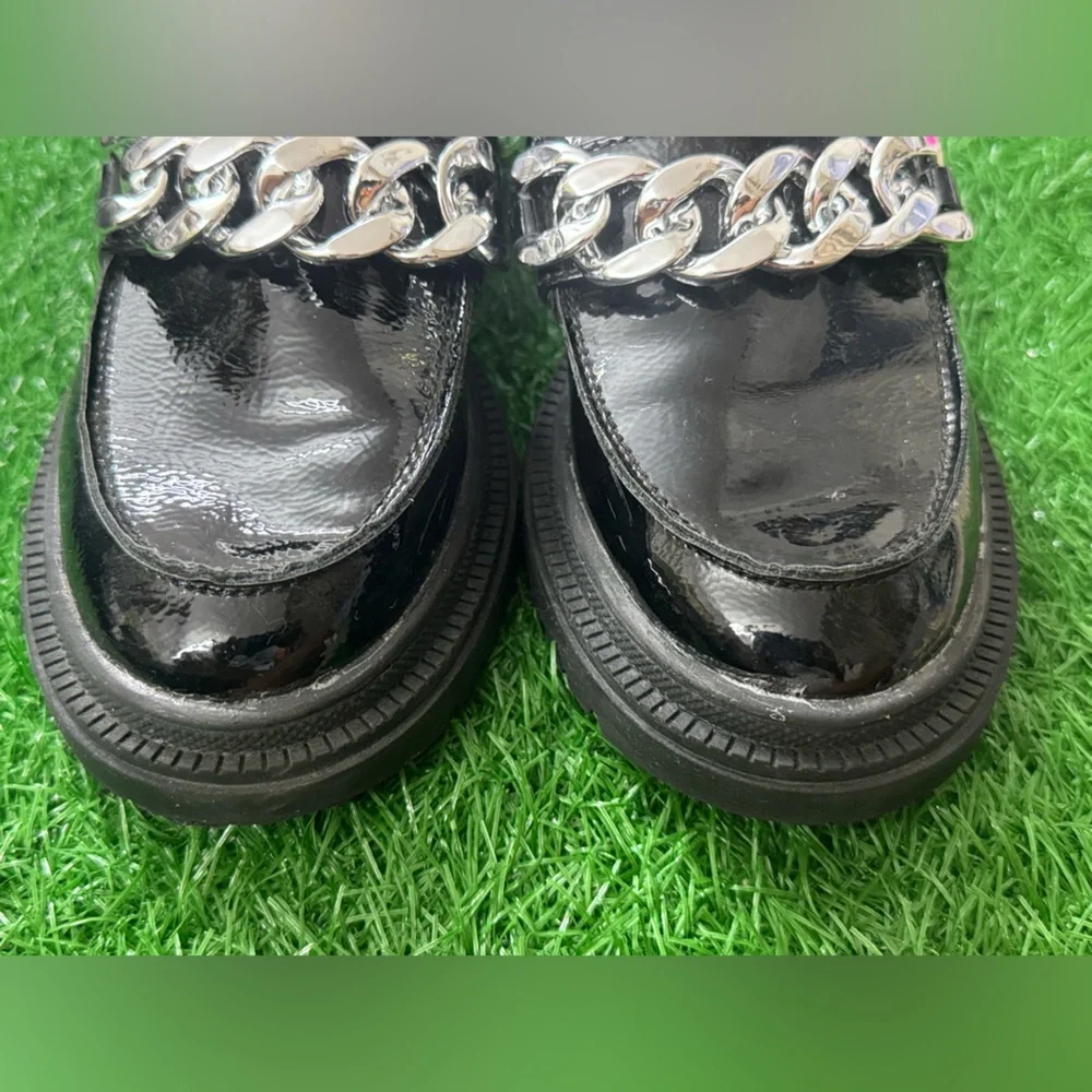 Vince‎ Camuto Kids Black Loafers with Silver Chain Size 3